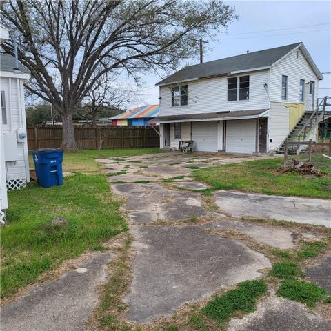 222 W Heard St, Refugio, TX 78377