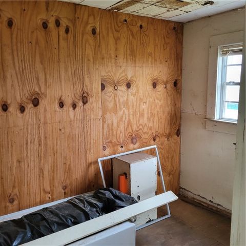 222 W Heard St, Refugio, TX 78377