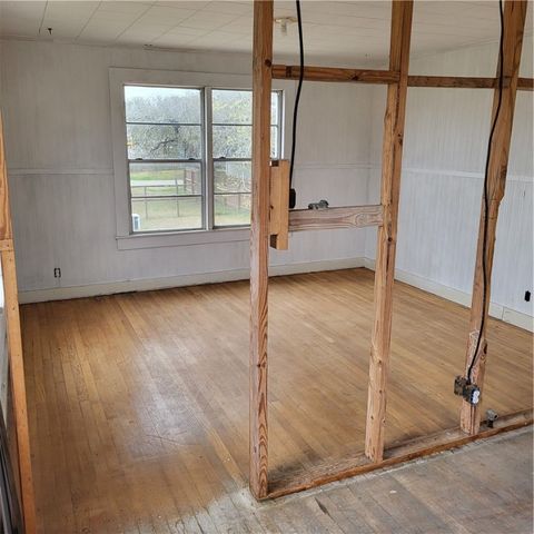 222 W Heard St, Refugio, TX 78377