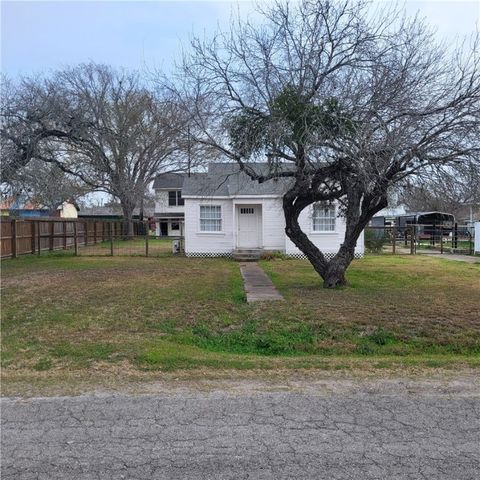222 W Heard St, Refugio, TX 78377