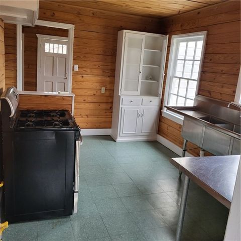 222 W Heard St, Refugio, TX 78377