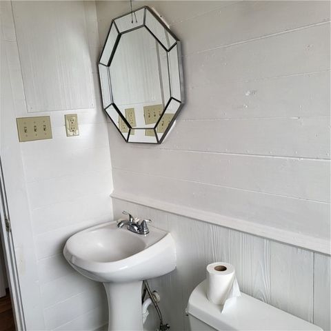 222 W Heard St, Refugio, TX 78377