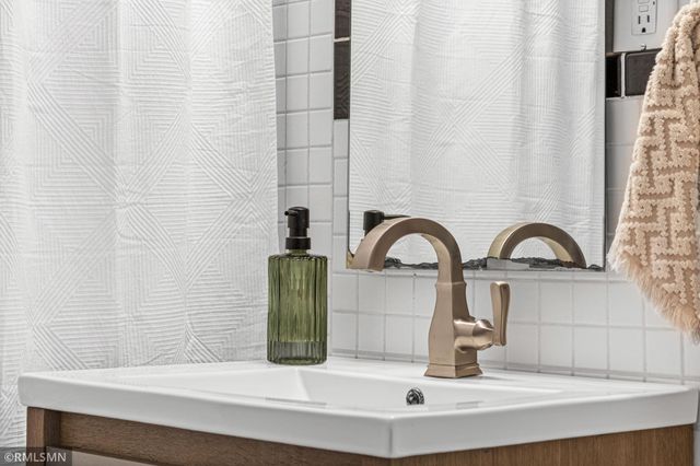 4212 6th Street NE, Columbia Heights, MN 55421