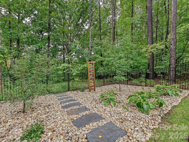 138 Waterbury Drive, Mooresville, NC 28117