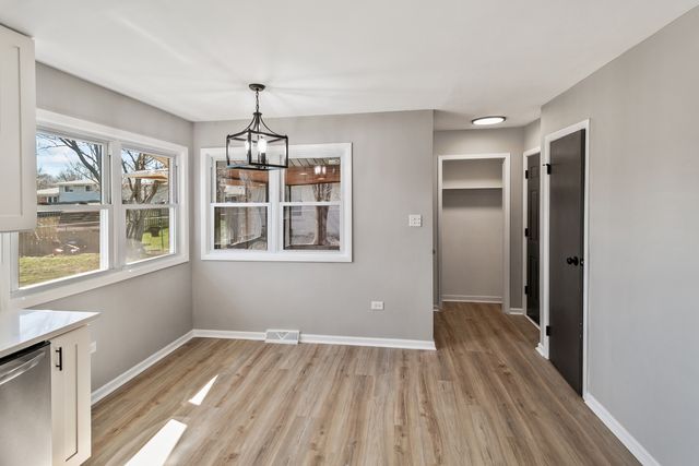 6151 Victoria Drive, Oak Forest, IL 60452