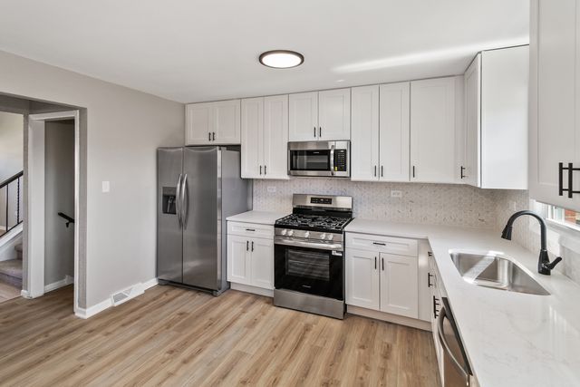 6151 Victoria Drive, Oak Forest, IL 60452