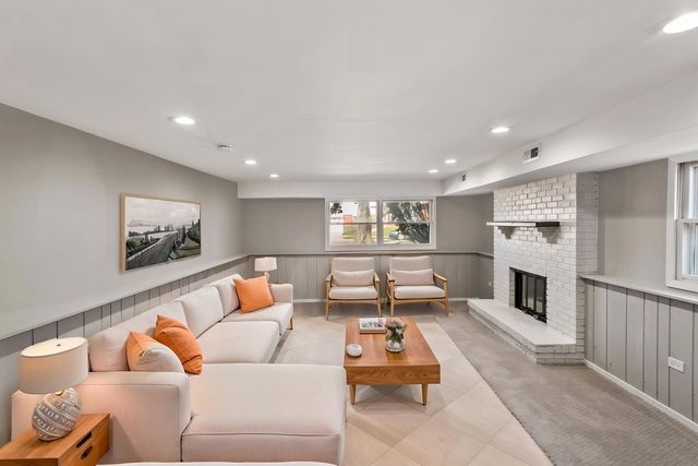 6151 Victoria Drive, Oak Forest, IL 60452