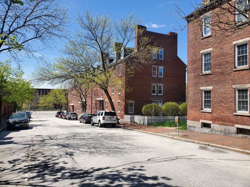 125 West Merrimack St Apt 2, Manchester, NH 03101