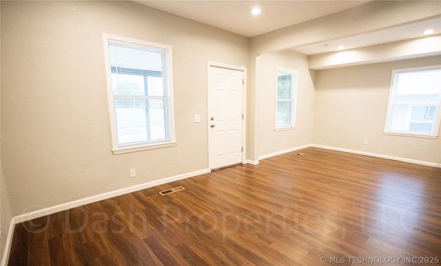 821 S Quaker Avenue, Tulsa, OK 74120
