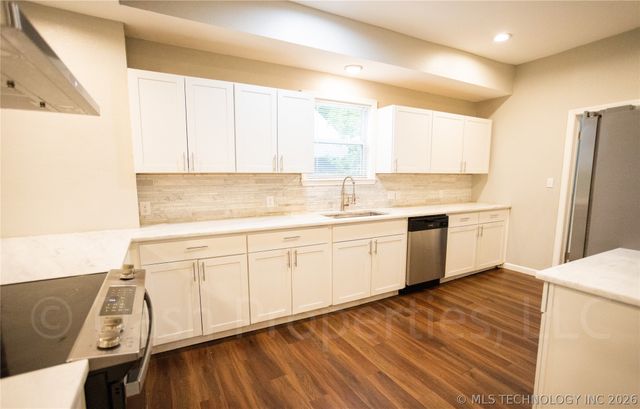 821 S Quaker Avenue, Tulsa, OK 74120