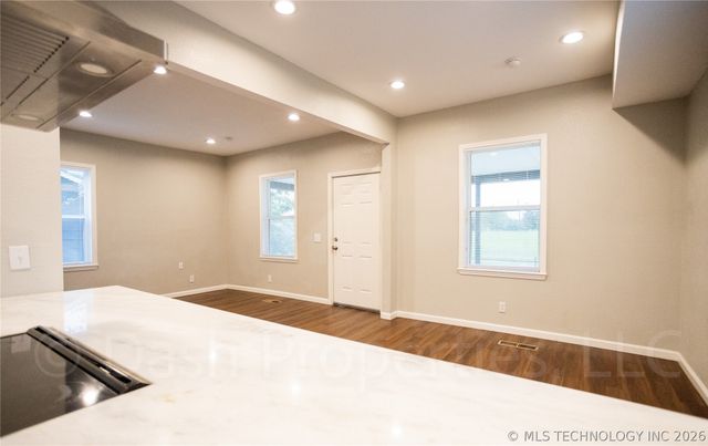 821 S Quaker Avenue, Tulsa, OK 74120