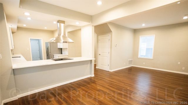 821 S Quaker Avenue, Tulsa, OK 74120