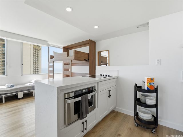 2427 Kuhio Avenue 3102, Honolulu, HI 96815