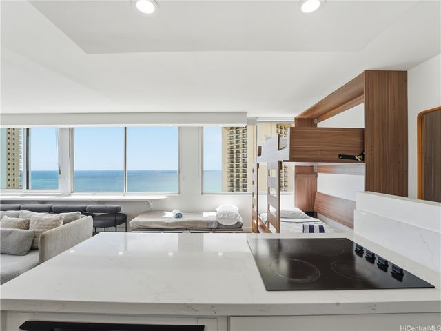 2427 Kuhio Avenue 3102, Honolulu, HI 96815