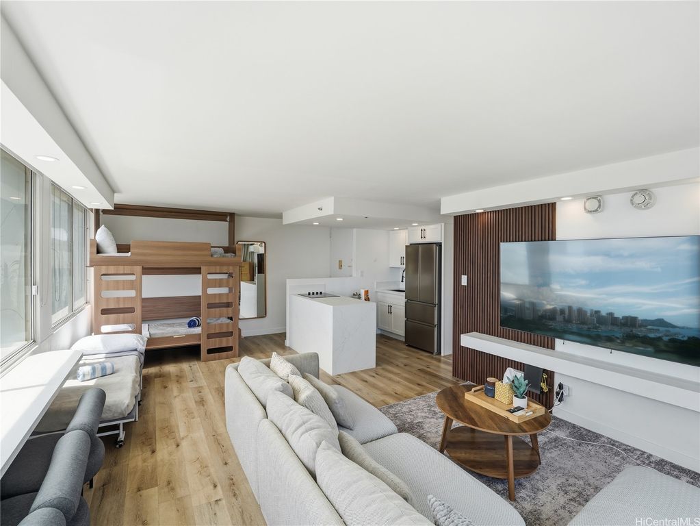 2427 Kuhio Avenue 3102, Honolulu, HI 96815