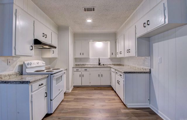 1905 Labette Manor Drive, Little Flock, AR 72205