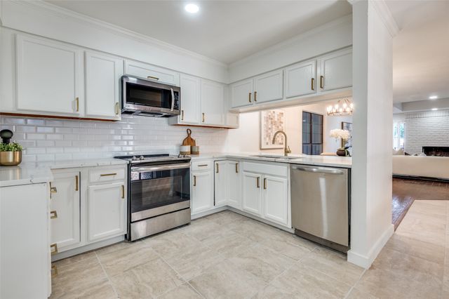 2731 Fairway Park Street, Grand Prairie, TX 75050