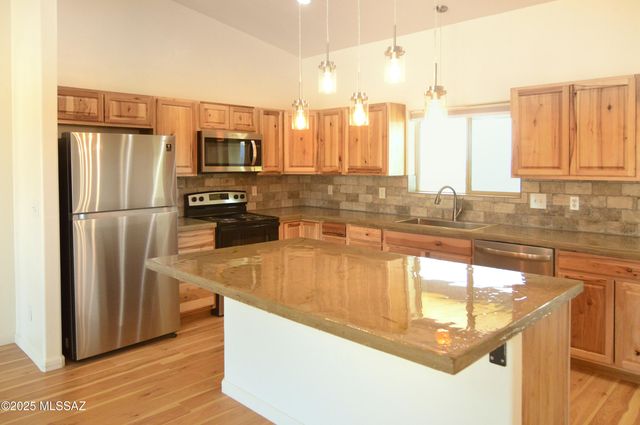 111 Red Mountain Court, Patagonia, AZ 85624