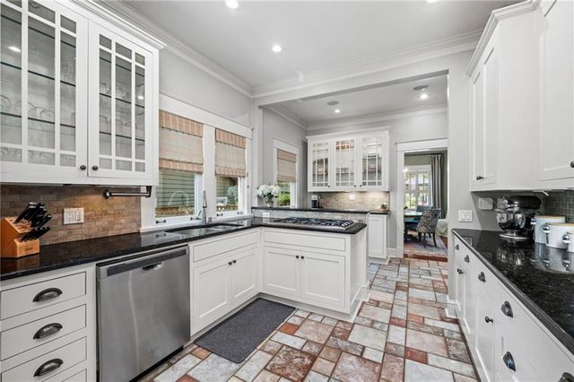 109 Peachtree Hills Avenue NE, Atlanta, GA 30305