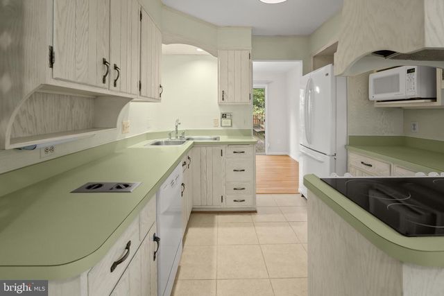 8308 MCNEIL ST, Vienna, VA 22180