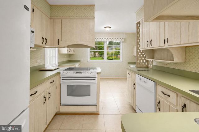 8308 MCNEIL ST, Vienna, VA 22180