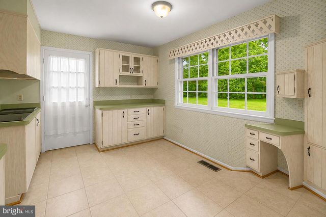 8308 MCNEIL ST, Vienna, VA 22180