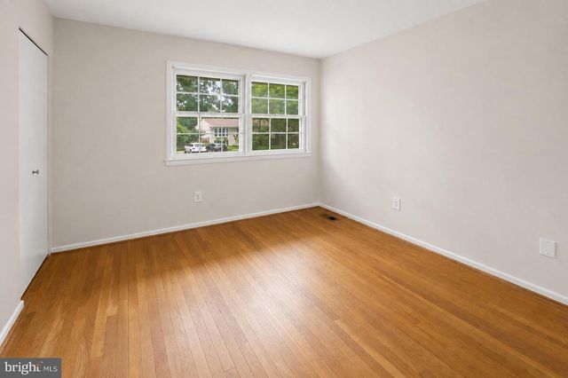 8308 MCNEIL ST, Vienna, VA 22180