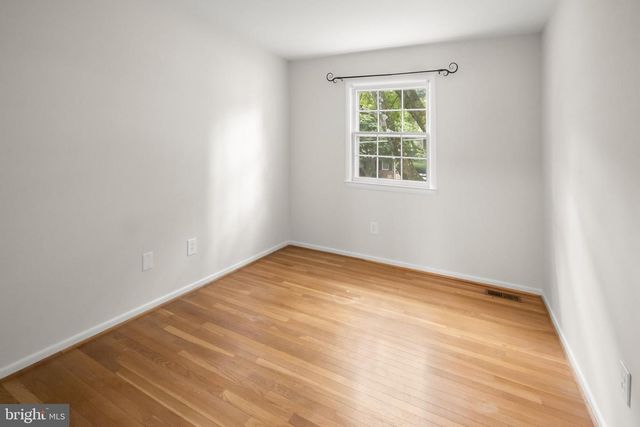 8308 MCNEIL ST, Vienna, VA 22180