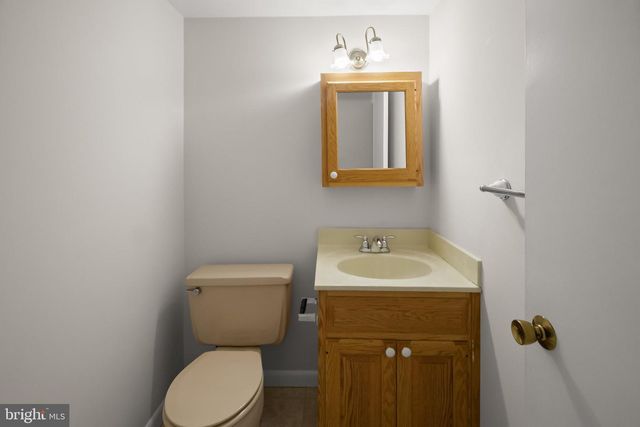 8308 MCNEIL ST, Vienna, VA 22180