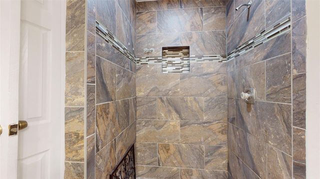 2139 Middle Creek Drive, Houston, TX 77339