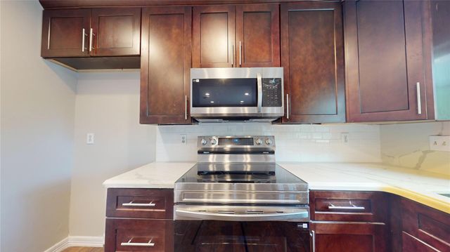 2139 Middle Creek Drive, Houston, TX 77339