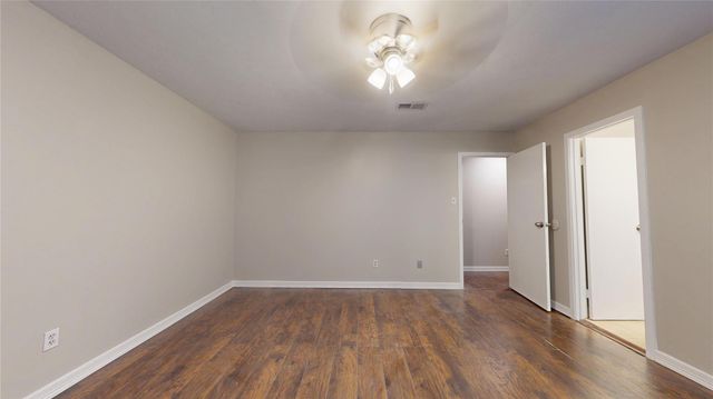 2139 Middle Creek Drive, Houston, TX 77339