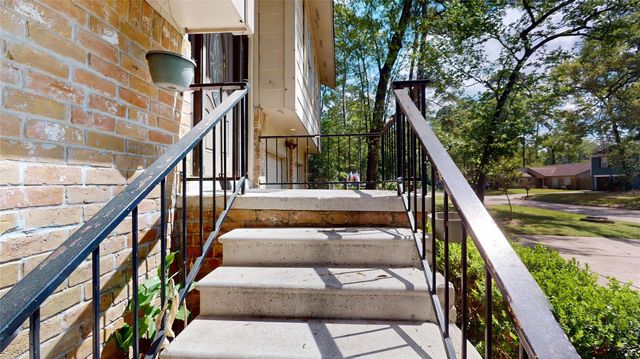 2139 Middle Creek Drive, Houston, TX 77339