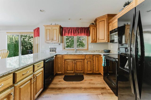 2355 HICKORY COURT, Oshkosh, WI 54901