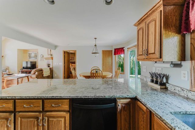 2355 HICKORY COURT, Oshkosh, WI 54901