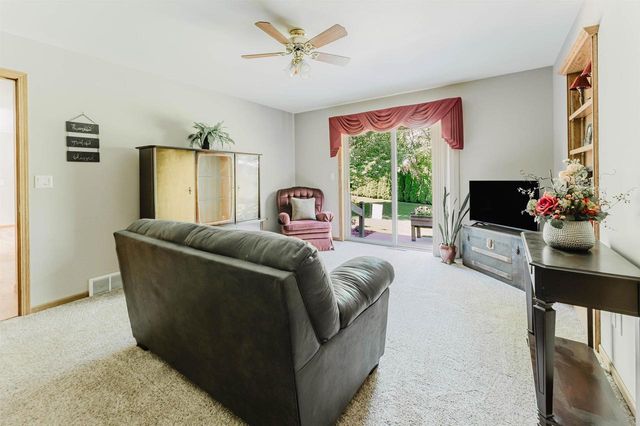 2355 HICKORY COURT, Oshkosh, WI 54901