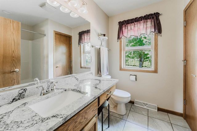 2355 HICKORY COURT, Oshkosh, WI 54901
