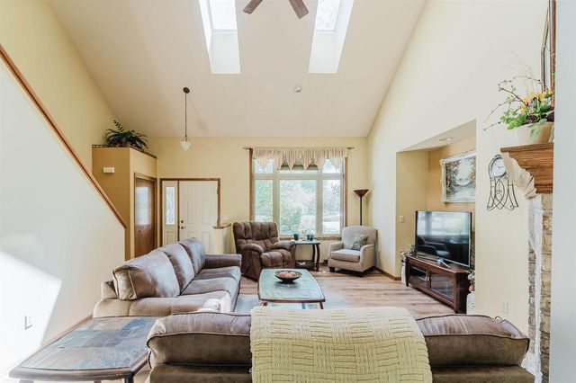 2355 HICKORY COURT, Oshkosh, WI 54901