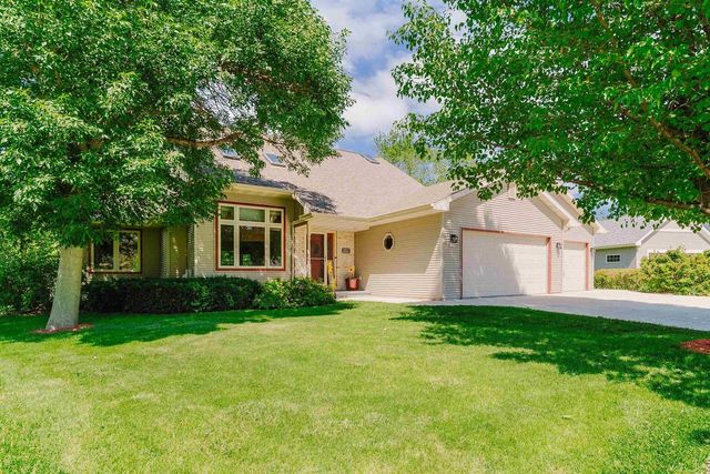 2355 HICKORY COURT, Oshkosh, WI 54901