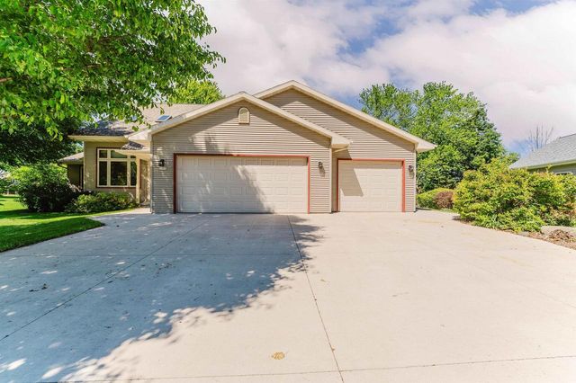 2355 HICKORY COURT, Oshkosh, WI 54901