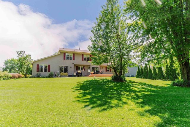 2355 HICKORY COURT, Oshkosh, WI 54901