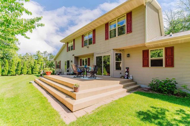 2355 HICKORY COURT, Oshkosh, WI 54901