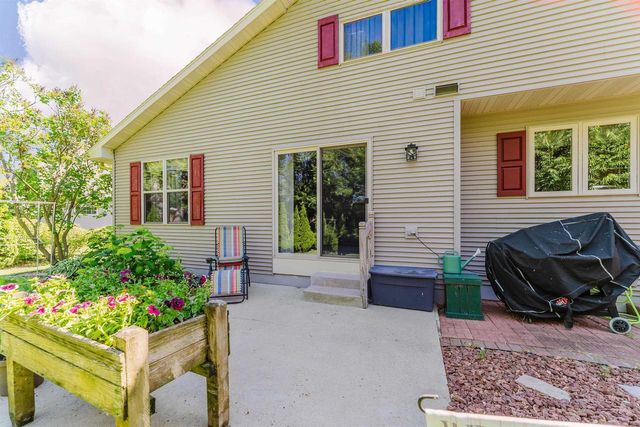 2355 HICKORY COURT, Oshkosh, WI 54901