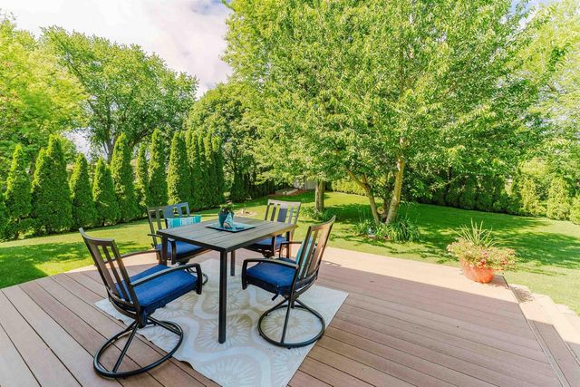 2355 HICKORY COURT, Oshkosh, WI 54901