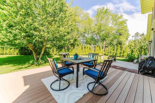 2355 HICKORY COURT, Oshkosh, WI 54901