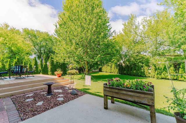 2355 HICKORY COURT, Oshkosh, WI 54901