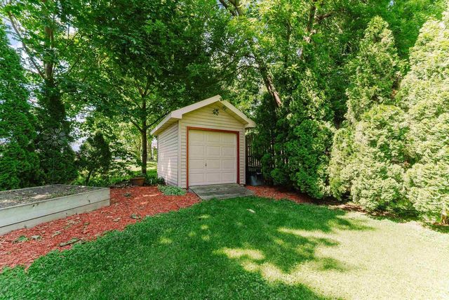 2355 HICKORY COURT, Oshkosh, WI 54901