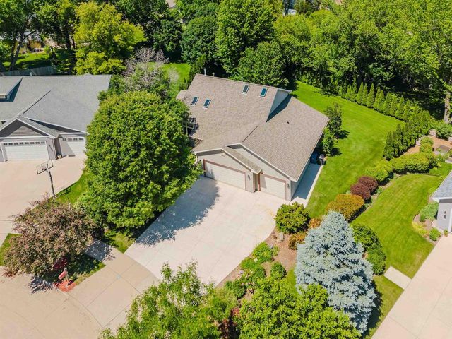 2355 HICKORY COURT, Oshkosh, WI 54901