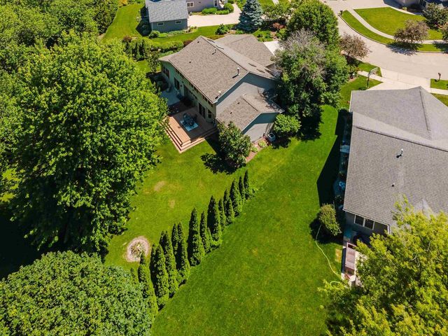 2355 HICKORY COURT, Oshkosh, WI 54901