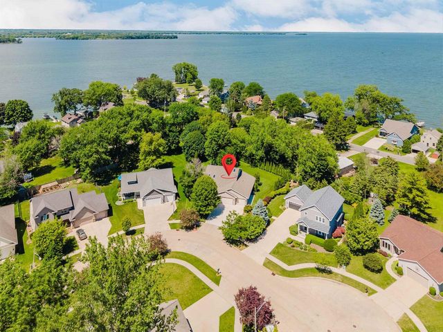 2355 HICKORY COURT, Oshkosh, WI 54901
